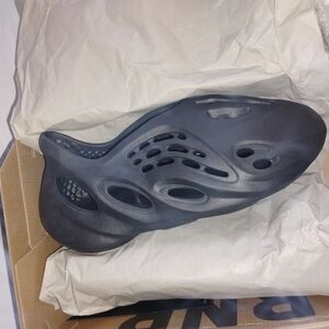 New Men's Yeezy Foam Runner